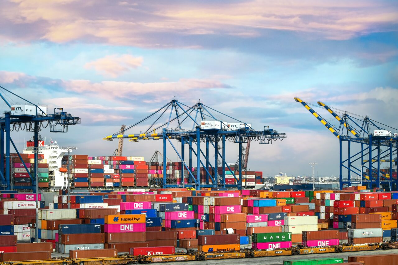 Container-Terminal in Los Angeles: Mithilfe der SCM-Software
des Anbieters Setlog, der eine Kooperation mit der RealCore Group geschlossen hat, lassen sich
globale Lieferketten steuern. Foto: Barrett Ward